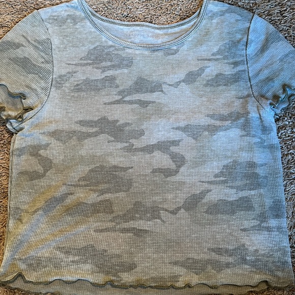 AE Camo scalloped crop top - Picture 2 of 6